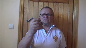 Снятие и установка сухариков на клапана в домашних условиях. Цикл фильмов СДЕЛАЙ САМ..mp4