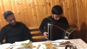 ЭТОТ ЧЕЧЕНЕЦ УДИВИЛ КАВКАЗЦЕВ СВОЕЙ ИГРОЙ НА ГАРМОШКЕ!!!