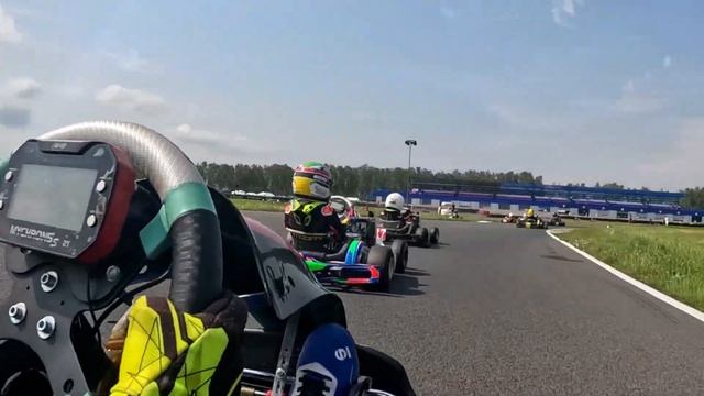 Картодром сложных поворотов и обгонов. Самый большой в России картодром Атрон. Ротакс Макс Микро смотреть онлайн