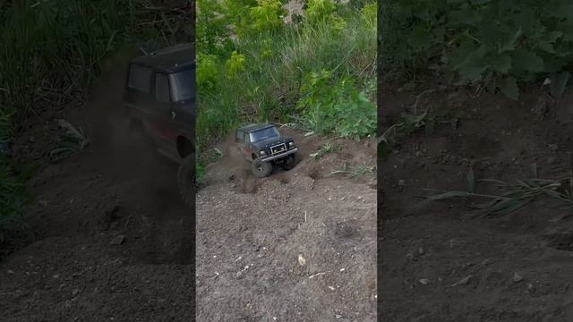 Бронко подпрыгивает взбираясь на гору) #traxxas #trx4 #rc #hobby #радиоуправляемыемодели