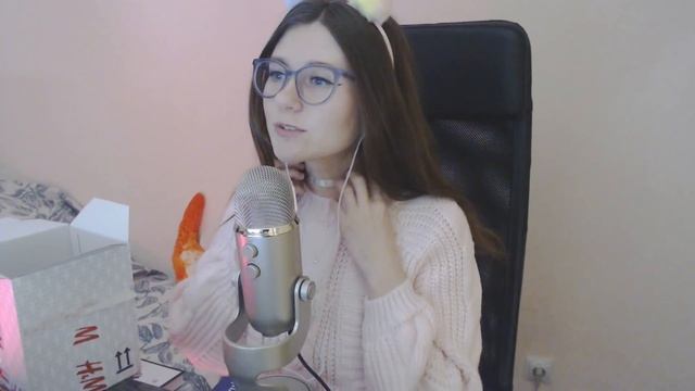 ASMR распаковка милой посылки H&M. Шепот и триггеры для сна смотреть онлайн