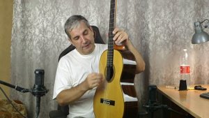 Используем увлажнители для гитары. Чтобы гитара не потрескалась.