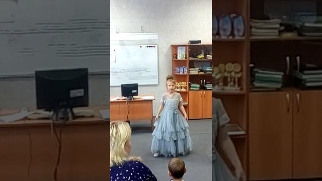 Песня Летний вальс. В лесу на опушке стрекозы подрушки.. смотреть онлайн