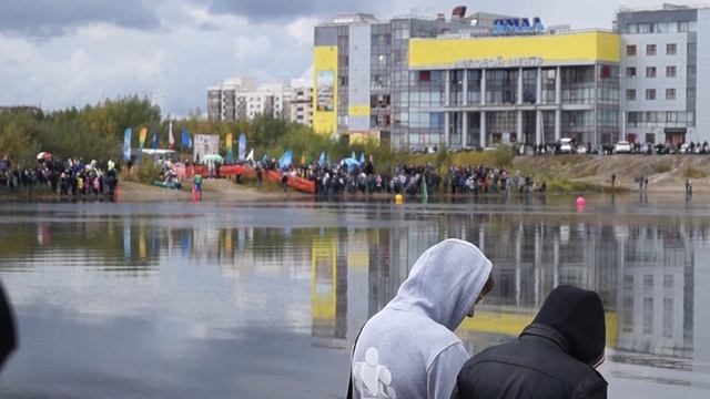 Только в Новом Уренгое снегоходы ездят по воде. смотреть онлайн
