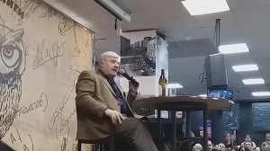 С. Савельев.  С умным видом выпячивая нижнюю губу