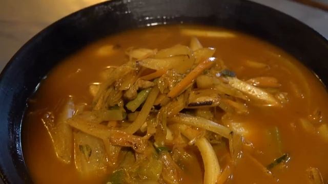 고기짬뽕 Beef Bomb! Spicy Seafood Noodles with Beef (Jjamppong) - Korean street food