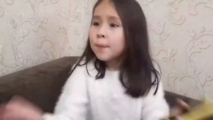 Произошло что то странное/ Кто то проник в наш дом / Маленькая девочка не дает нам покоя!