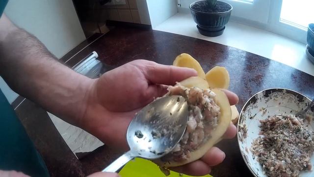 Картофель с фаршем запечённый в фольге (2019) смотреть онлайн