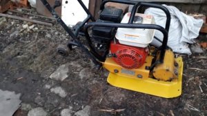 Не заводил два года !!!! Вот так должна работать виброплита хонда)))