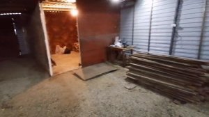 Отделка гаража изнутри продолжается