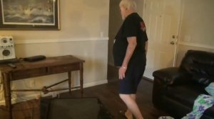 Злой дед разбил телевизор мем