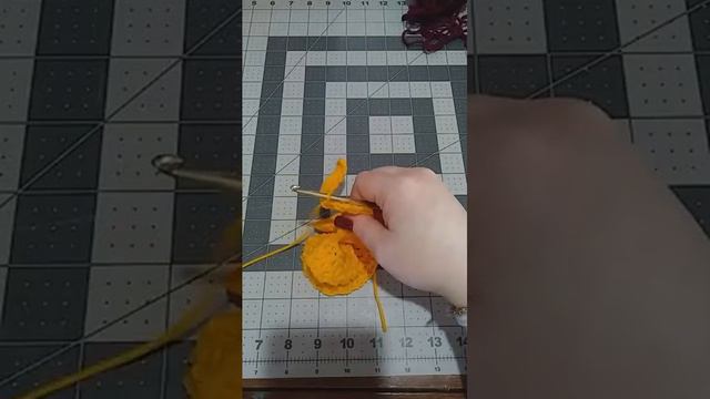 PART 2 IN OUR CROCHET FALL WREATH TUTORIALS: HOW TO CROCHET A Chrysanthemum смотреть онлайн