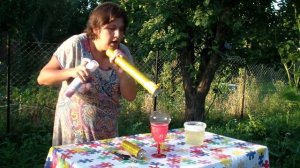 делаем ФАКЕЛ ИЗ МЫЛЬНОГО ПУЗЫРЯ огненная мыльная пена и пузырь В СТАКАНЕ СЕКРЕТЫ ШОУ МЫЛЬНЫХ ПУЗЫРЕ