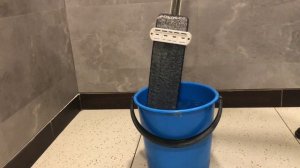 Функциональная швабра HOUSEGURU с вертикальным отжимом.