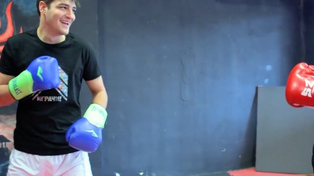 ?Невиждан бокс с Павел Колев и Ицака | SUNDAY HABIT ALL STARS смотреть онлайн