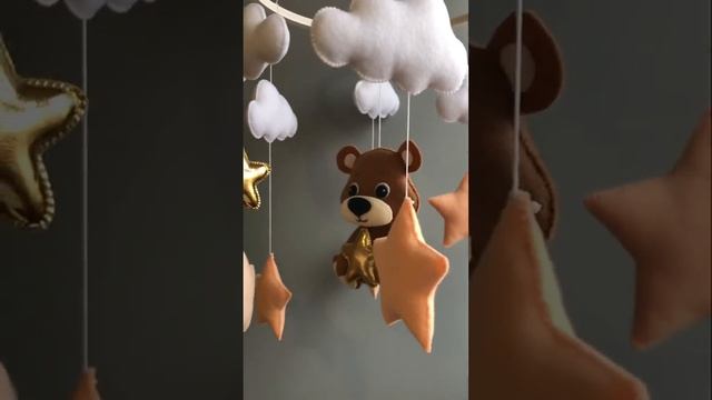 Мобиль в кроватку. Мобиль из фетра. Мобиль с мишкой . Gnomiki
