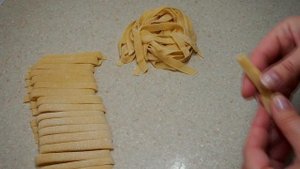 Свежая домашняя паста! Тесто для пасты и вкусный обед из него -Феттуччине Альфредо в сливочном соус