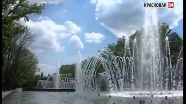 Камеры ЕДДС зафиксировали детей, перекрывавших воду в фонтане у краснодарской «Авроры»