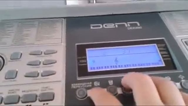 Синтезатор  DENN dek885
