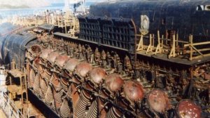Советская атомная подводная лодка «Комсомолец» излучает радиоактивный фон в 100 тысяч раз превышающ