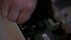 Канализационный затвор с электроприводом ТП-85.100-КЗЭ. Подключение, запуск и прочистка датчика.