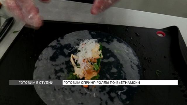 Готовим спринг-роллы в рисовой бумаге