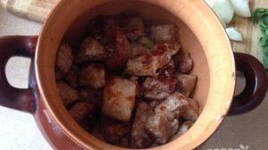 Мясо в горшочках