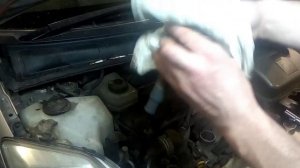 Приус.Пропуски. Замена катушки и свечей.