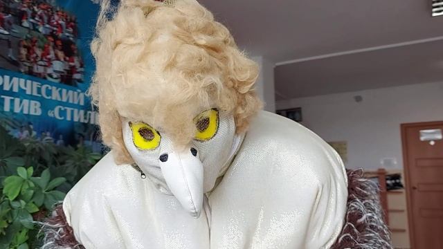 Под костюмом древнего динозавра скрывалась художница из Чернышевска