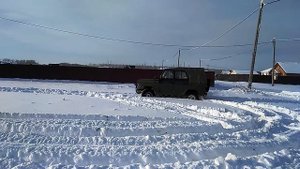 Простой Уаз (военные мосты) и снег.