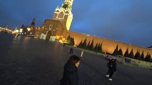 VLOG : КРАСНАЯ ПЛОЩАДЬ 2 ОХОТНЫЙ РЯД ПАРК ЗАРЯДЬЕ ГУМ ГУЛЯЕМ ПО МОСКВЕ :-)