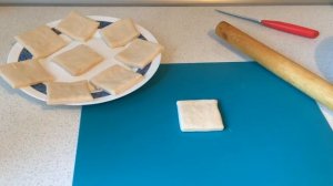 Ватрушки с творогом и джемом из слоеного дрожжевого теста