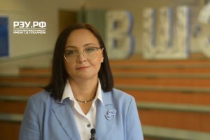 Заместитель директора Высшей школы экономики и бизнеса - Николаева Елена
