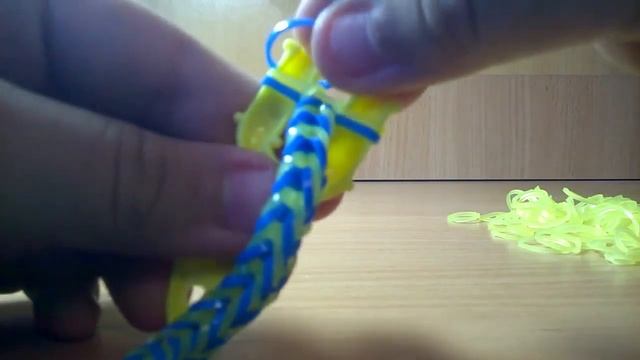 Плетём браслет "Французская коса".На рогатке. смотреть онлайн