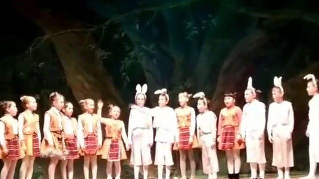 Будущие актеры и актрисы в спектакле "12 месяцев" смотреть онлайн