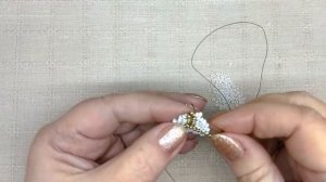 Треугольник из бисера как элемент украшений