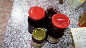 муж привёз сливу/заготовки для пирогов на зиму/повидло из слив.