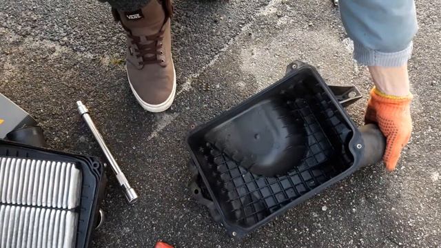 Замена воздушного фильтра на Шевроле Лачетти, Дэу Гентра, Выпуск 17 смотреть онлайн