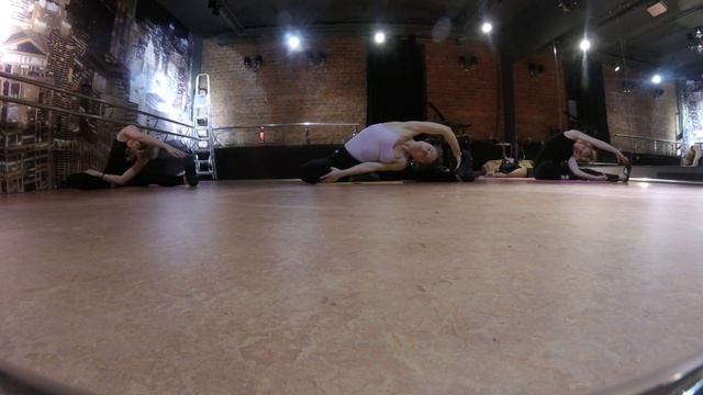 Разогрев в зале. 2 часть смотреть онлайн