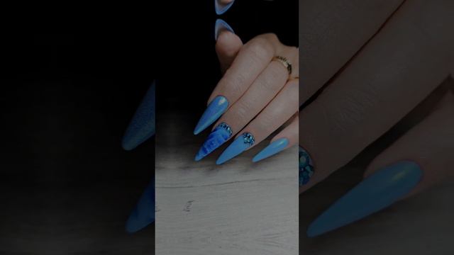 Акриловая коррекция. Цветные стразы