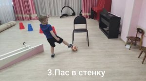 Полоса препятствий для юных футболистов 4-5 лет /Полоса из подручных средств в детском саду
