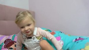 София хочет быть ВЫШЕ и ПРЫГАТЬ на БАТУТЕ. Софунья Шалунья
