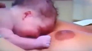 самоприкладывание ребенка.mp4