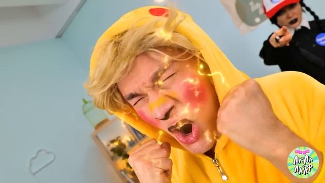 Няня ПОКЕМОНА – УЭНСДЕЙ! Жуткие родительские лайфхаки Семейки Аддамс от Ла-Ла Лайф Игры смотреть онлайн