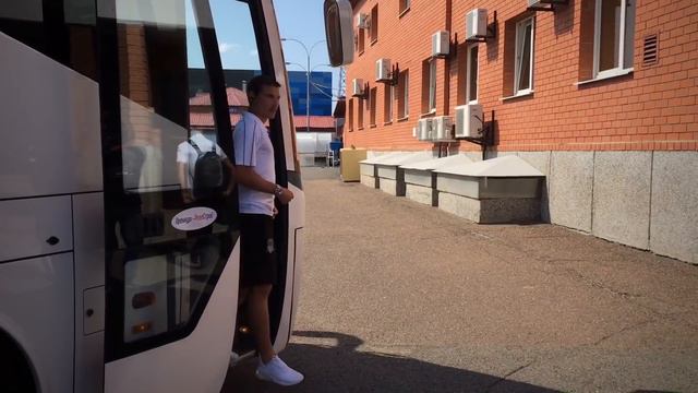 Оренбург-Краснодар. Команды прибыли на стадион