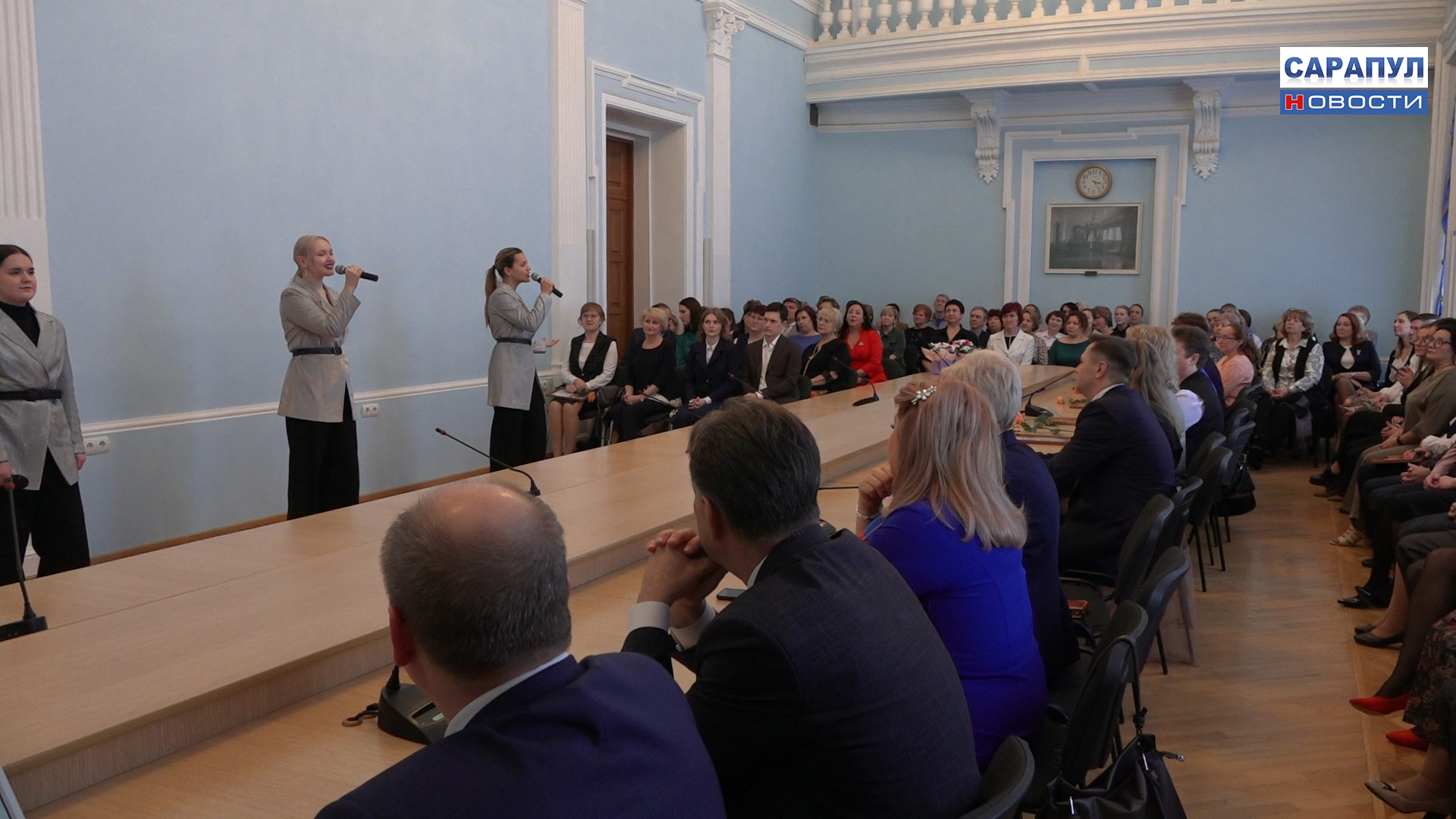 В САРАПУЛЕ  ПОДВЕЛИ ИТОГИ ГОДА ПЕДАГОГА И НАСТАВНИКА