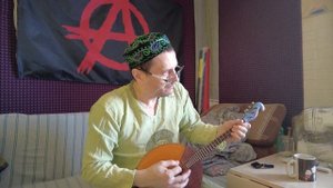 Попал мне в руки вот такой инструмЕнт - Домра, рок н ролл!!))