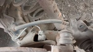 Снимаем задний тормозной диск Toyota Auris 2008 год выпуска.