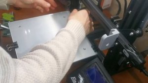 "Прозрачный успех: Замена скучного стола 3D-принтера на стеклянный!"