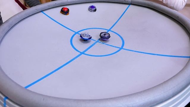 КТО САМЫЙ СИЛЬНЫЙ? Семейный Чемпионат БЕЙБЛЭЙД Атакующими Волчками НА БОЛЬШОЙ АРЕНЕ Для Детей kids